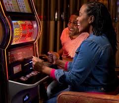 Andar Bahar live game on galand4d with dealer and playing cards displayed